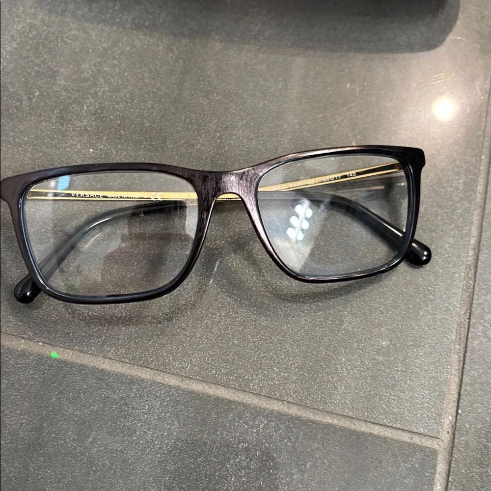 Versace prescription glasses with no prescription in them - Picture 3 of 17
